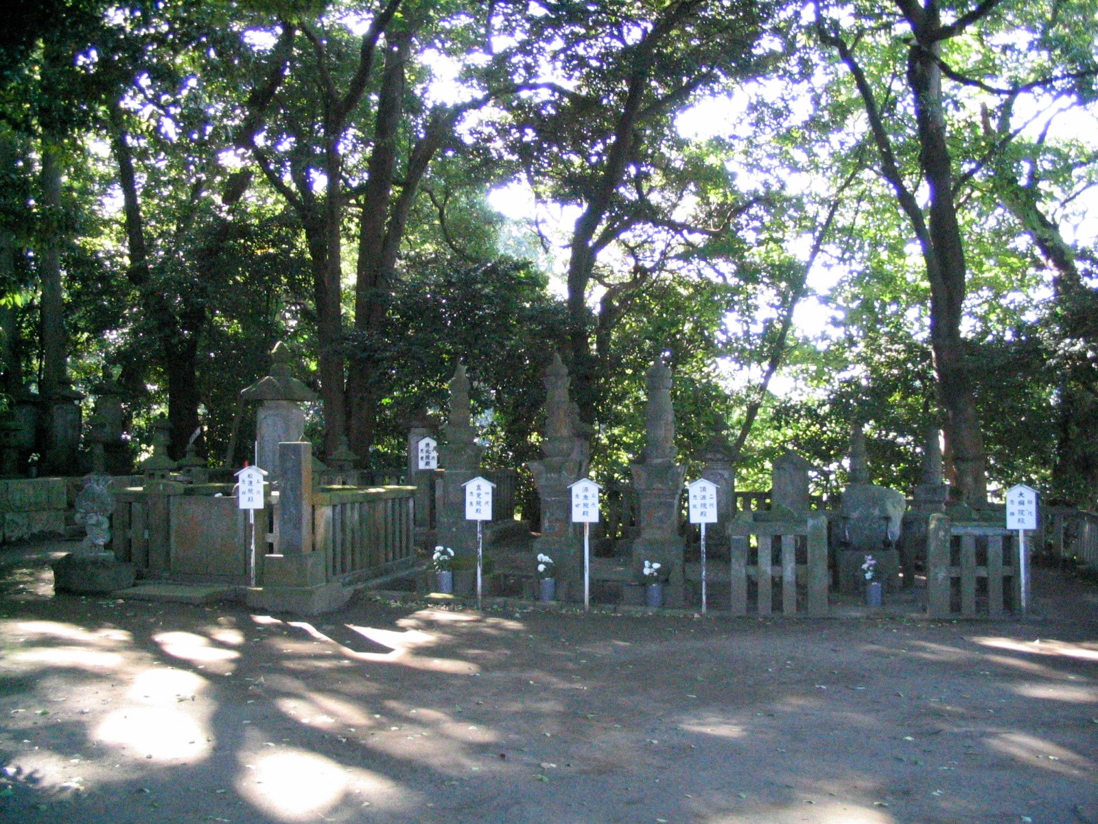 Ooka family's gravestones 